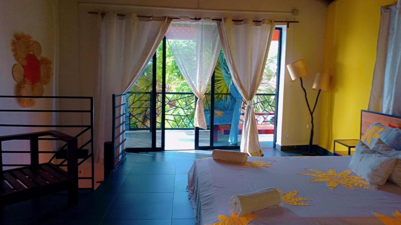 Le Jardin Des Delices Hotel Mahajanga Exterior photo