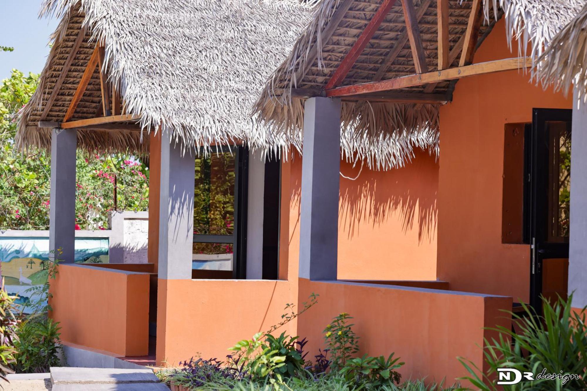 Le Jardin Des Delices Hotel Mahajanga Exterior photo