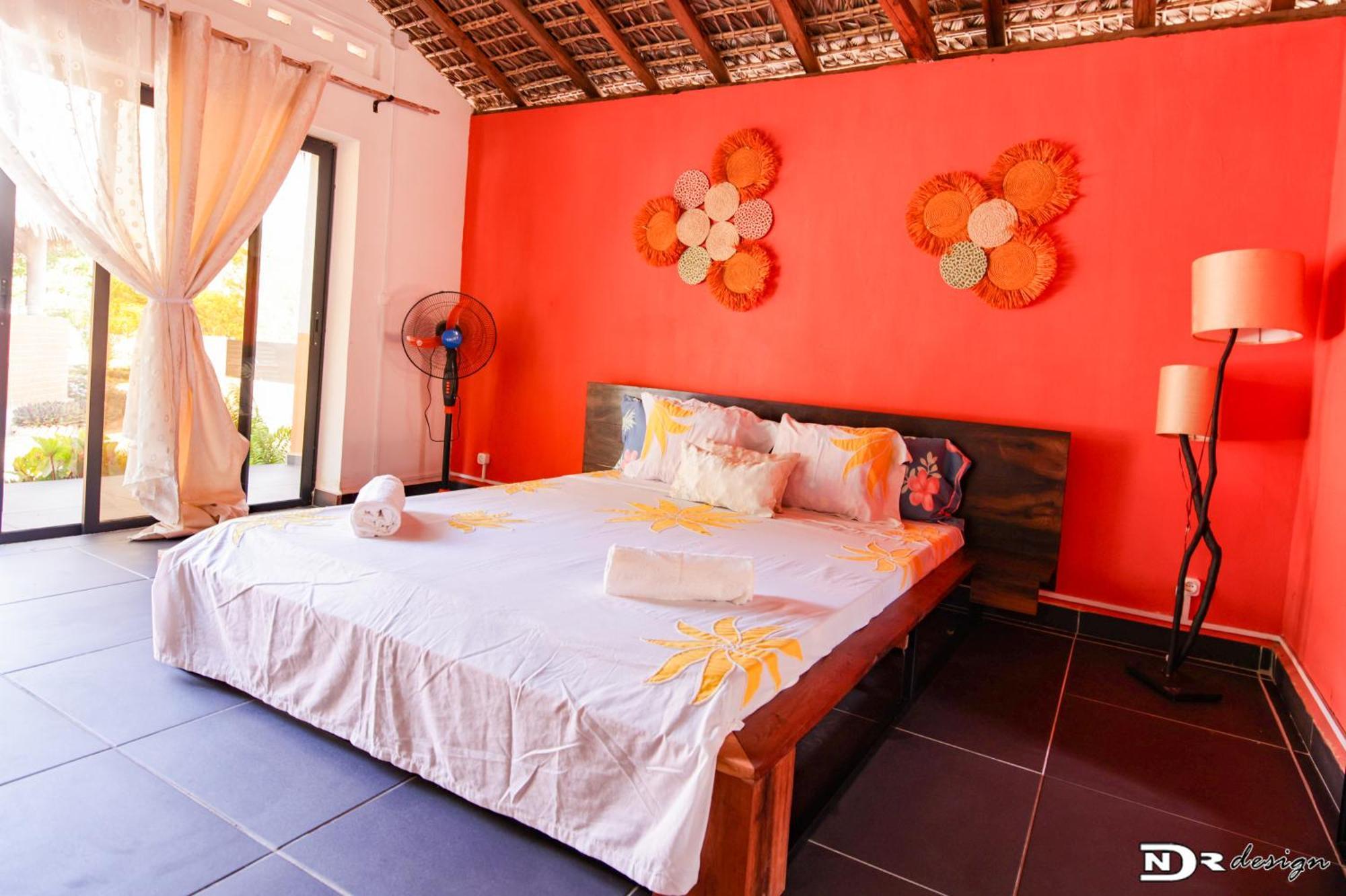 Le Jardin Des Delices Hotel Mahajanga Exterior photo