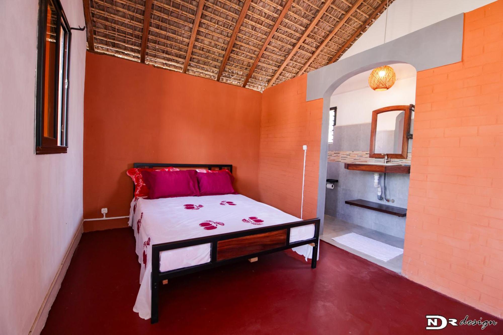 Le Jardin Des Delices Hotel Mahajanga Exterior photo